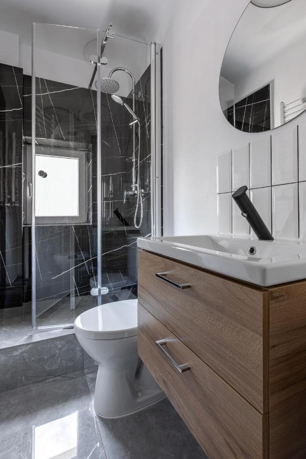 Little Attic By Citylife Suites Bukarest Exteriör bild